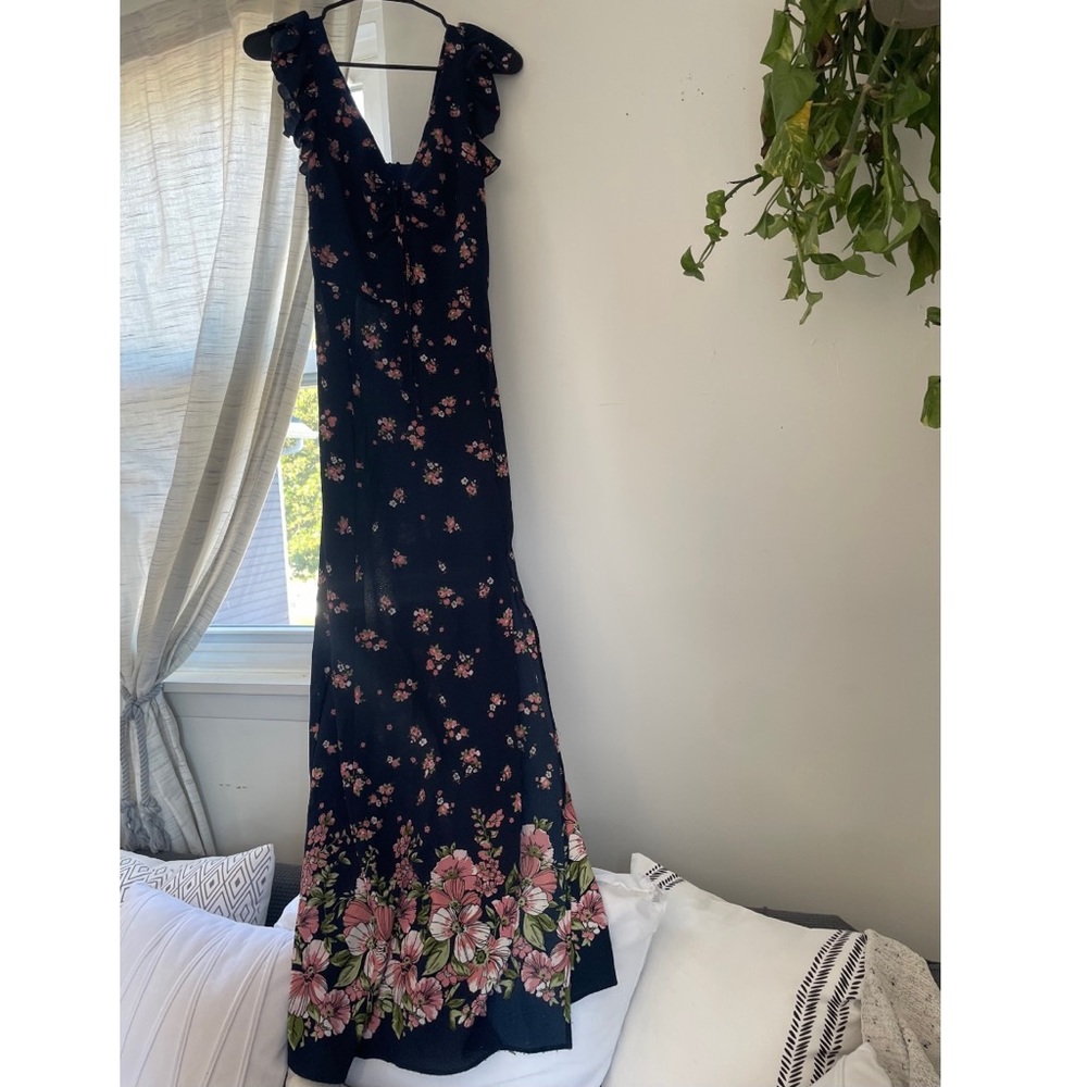Gorgeous floral navy blue dress.